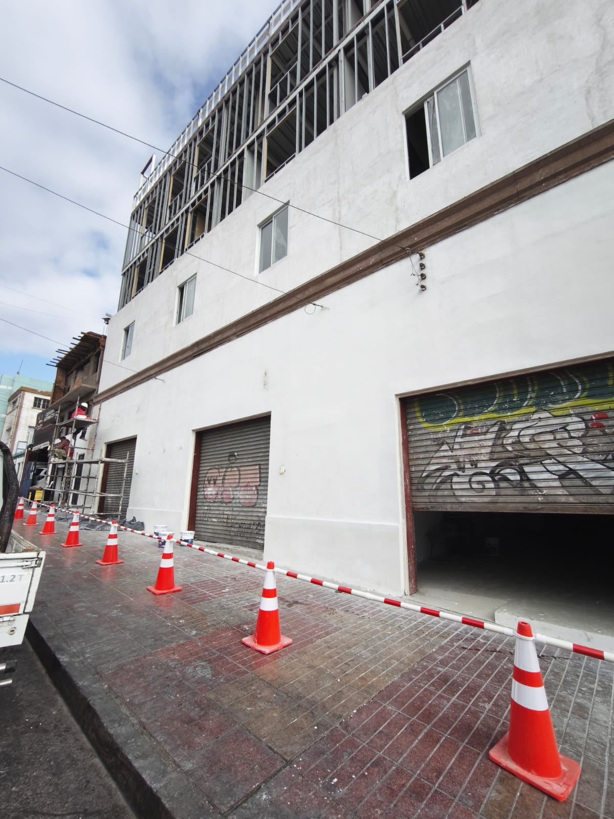 Proyecto residencial y comercial en remodelación